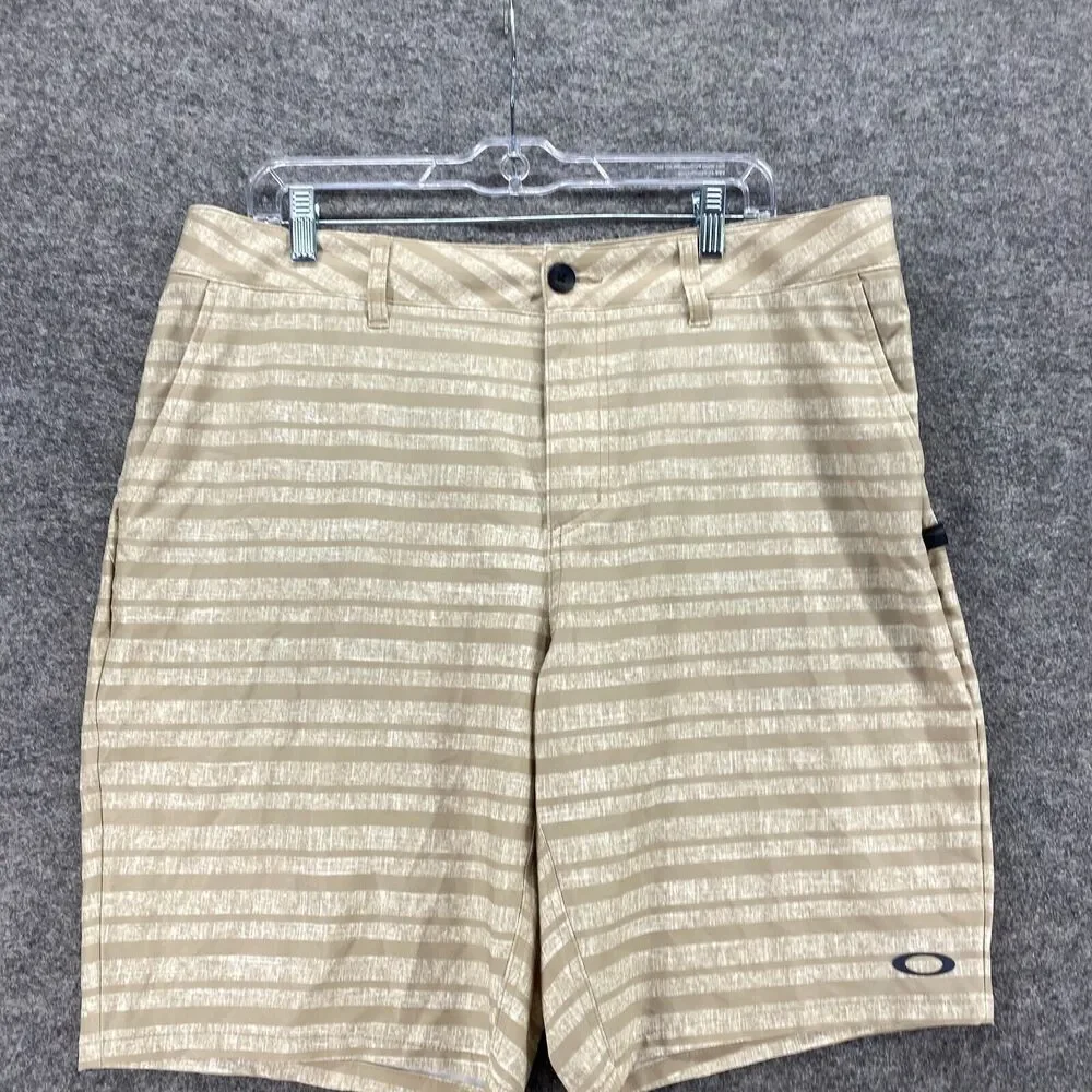Unbranded Shorts Men 30 Beige Striped Mid Rise Flat Front Chino Pockets Regular